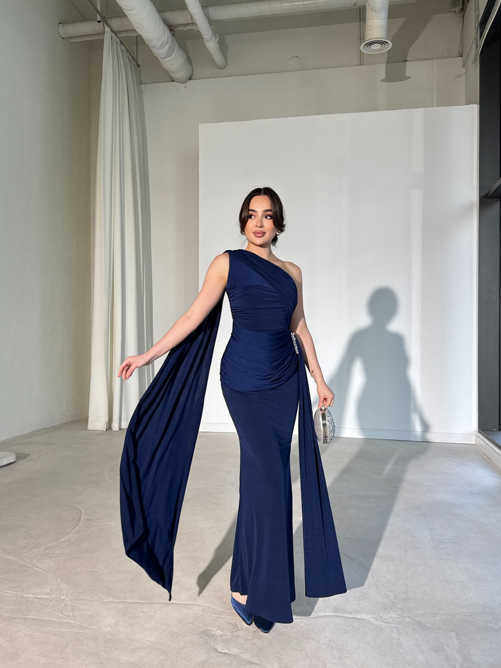 Vennesa - One-Shoulder Draped Maxi Dress with Integrated Cape and Brooch