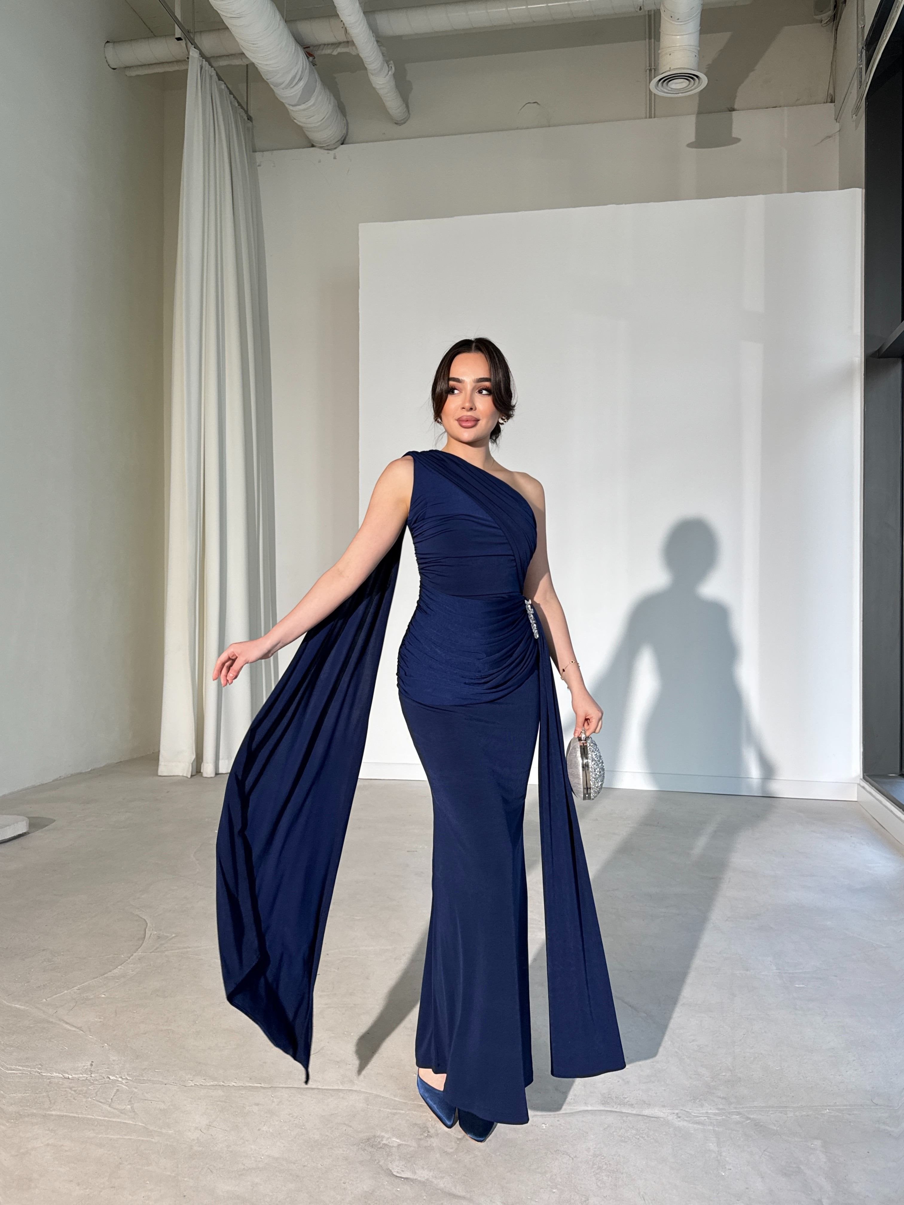 Vennesa - One-Shoulder Draped Maxi Dress with Integrated Cape and Brooch