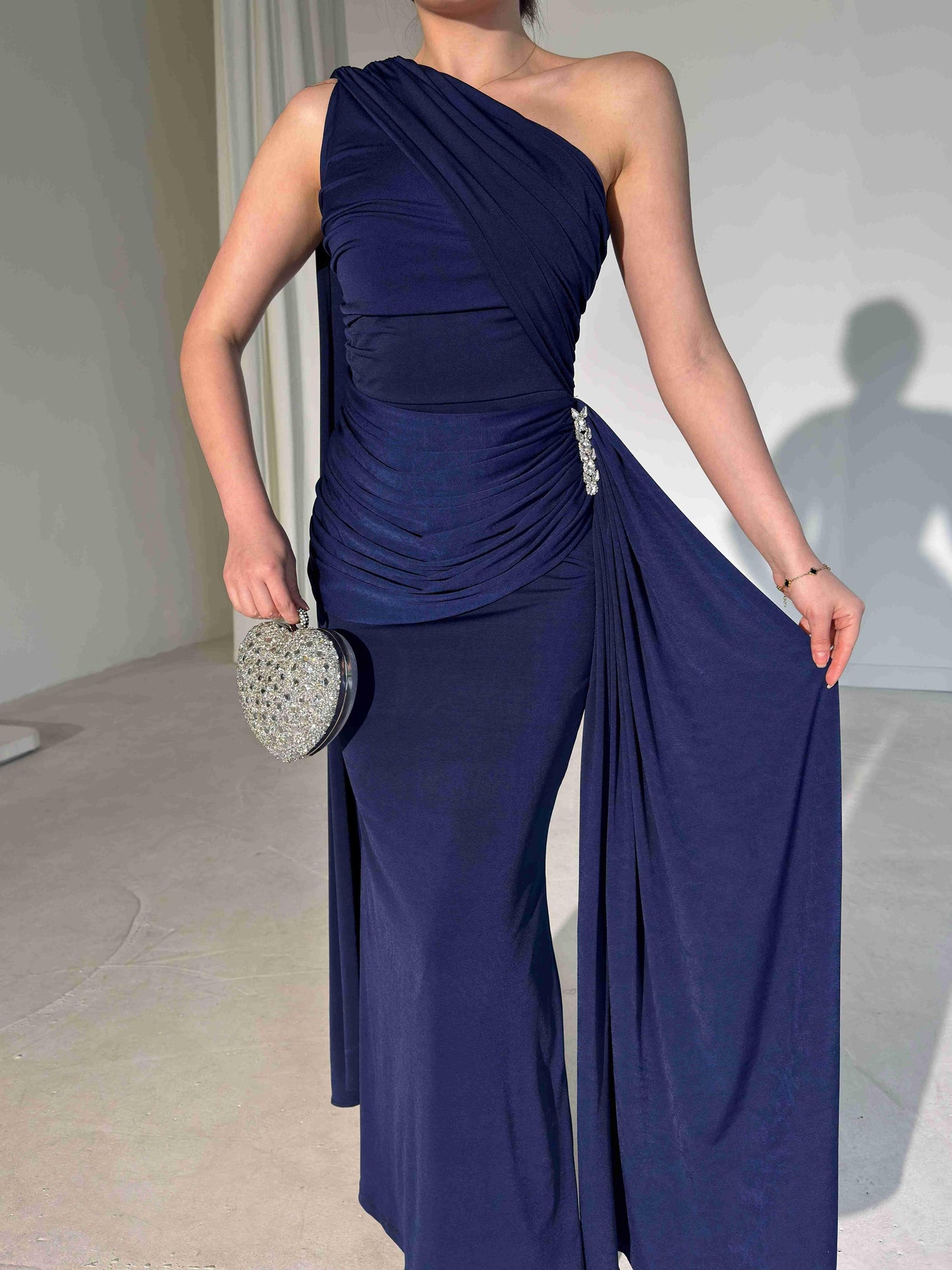 Vennesa - One-Shoulder Draped Maxi Dress with Integrated Cape and Brooch