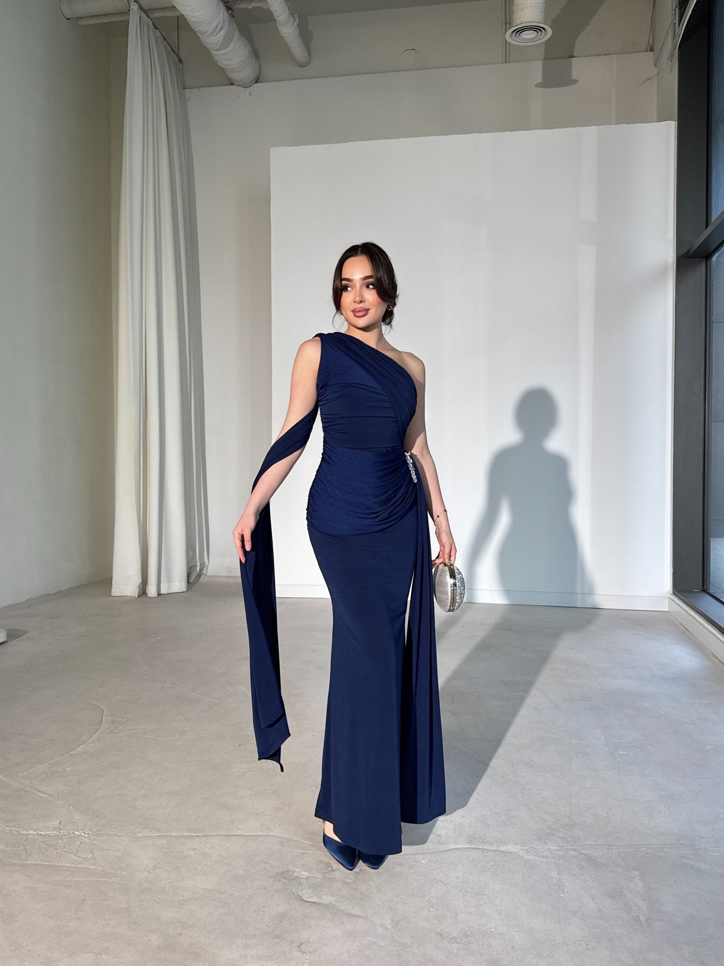 Vennesa - One-Shoulder Draped Maxi Dress with Integrated Cape and Brooch