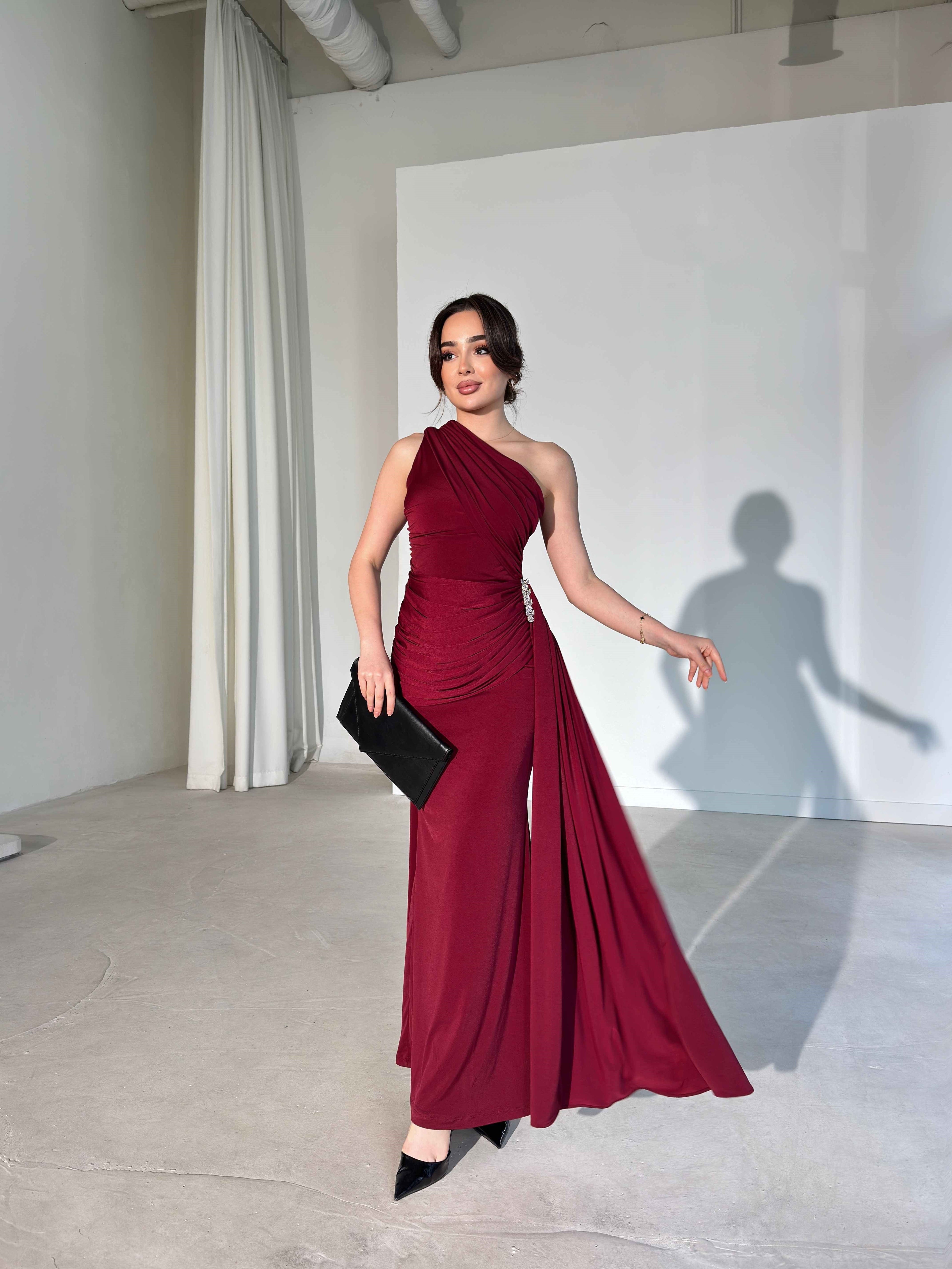Vennesa - One-Shoulder Draped Maxi Dress with Integrated Cape and Brooch