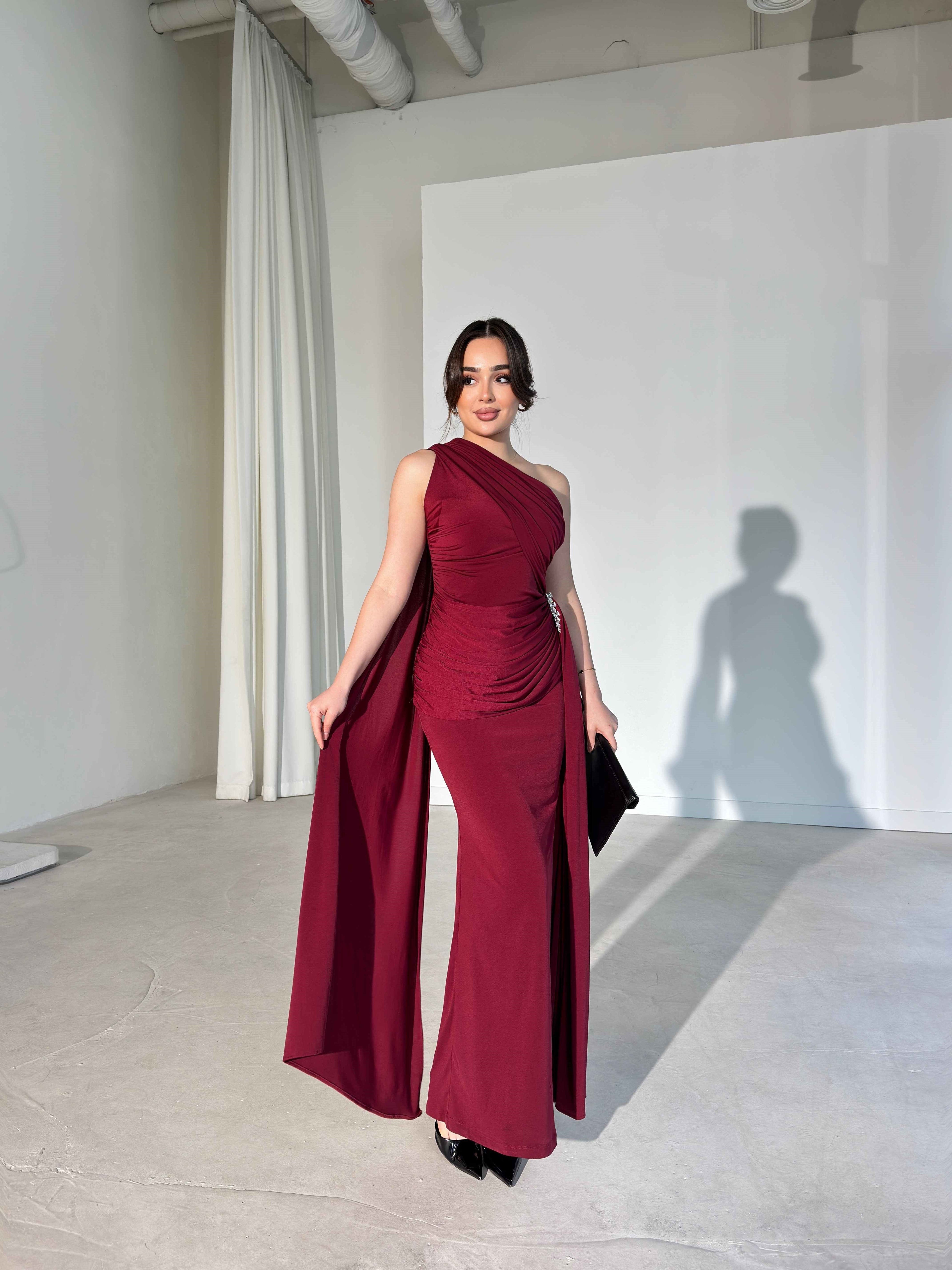 Vennesa - One-Shoulder Draped Maxi Dress with Integrated Cape and Brooch