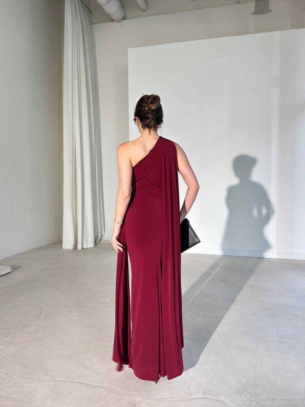 Vennesa - One-Shoulder Draped Maxi Dress with Integrated Cape and Brooch