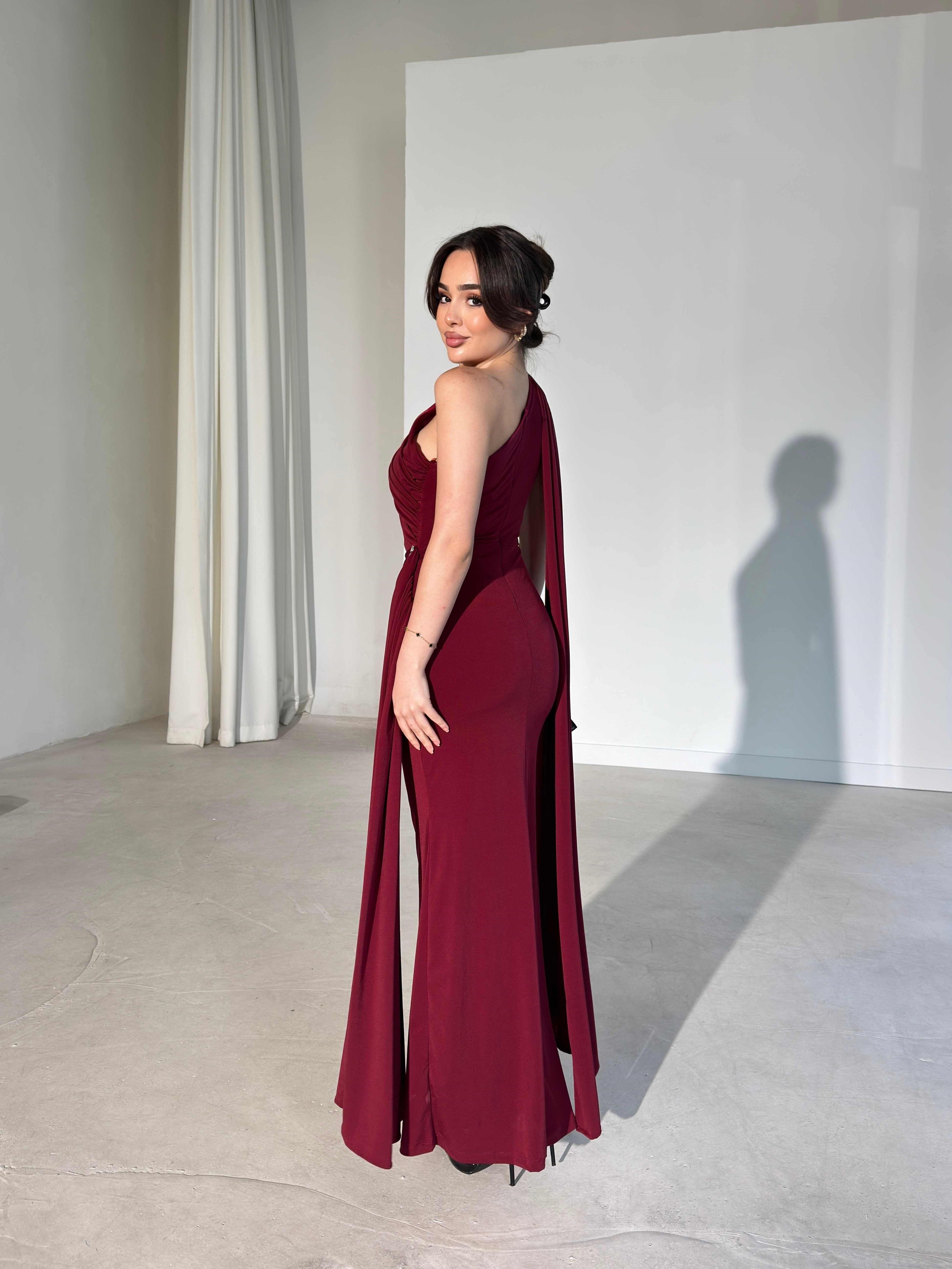 Vennesa - One-Shoulder Draped Maxi Dress with Integrated Cape and Brooch