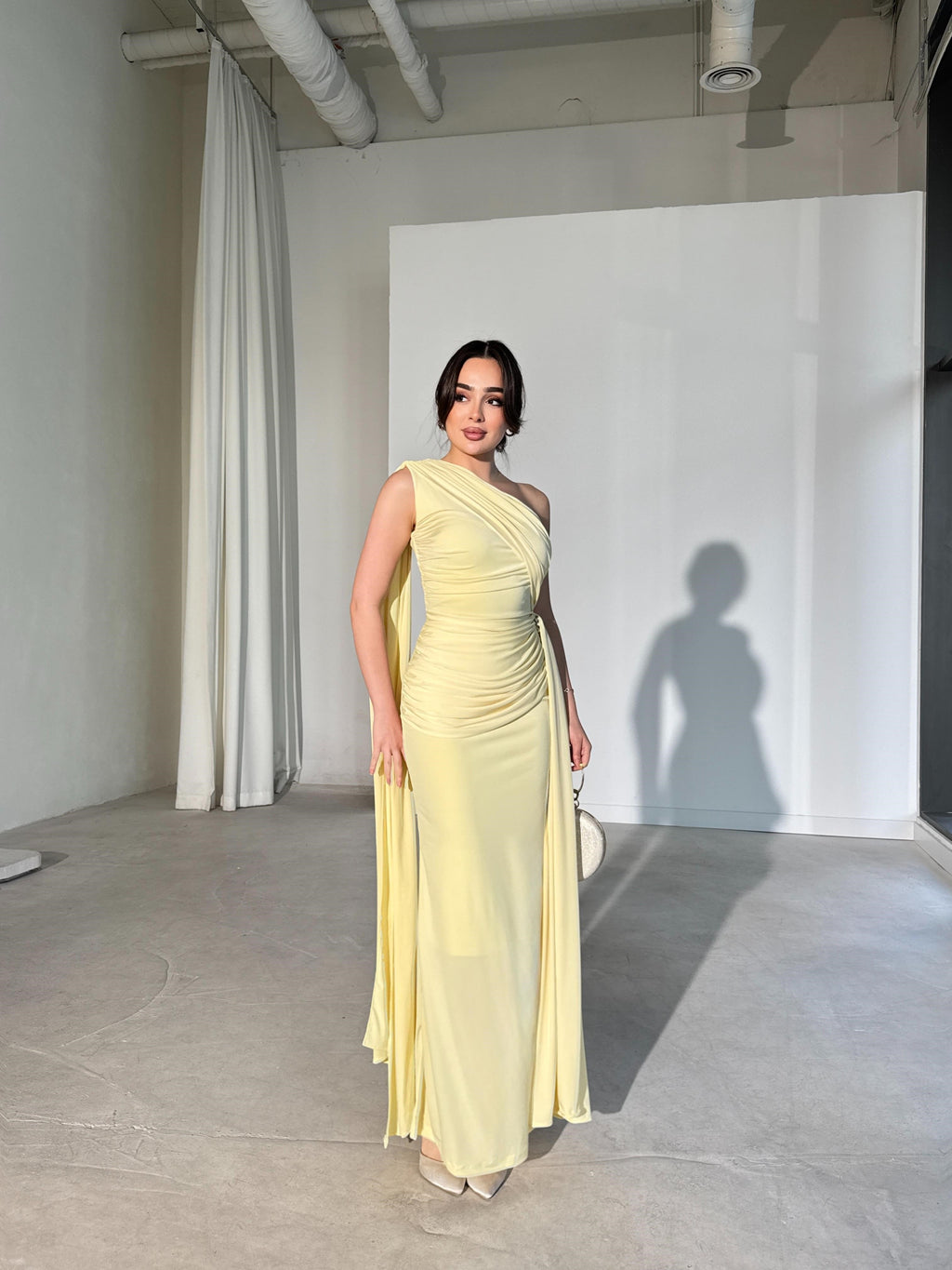Vennesa - One-Shoulder Draped Maxi Dress with Integrated Cape and Brooch