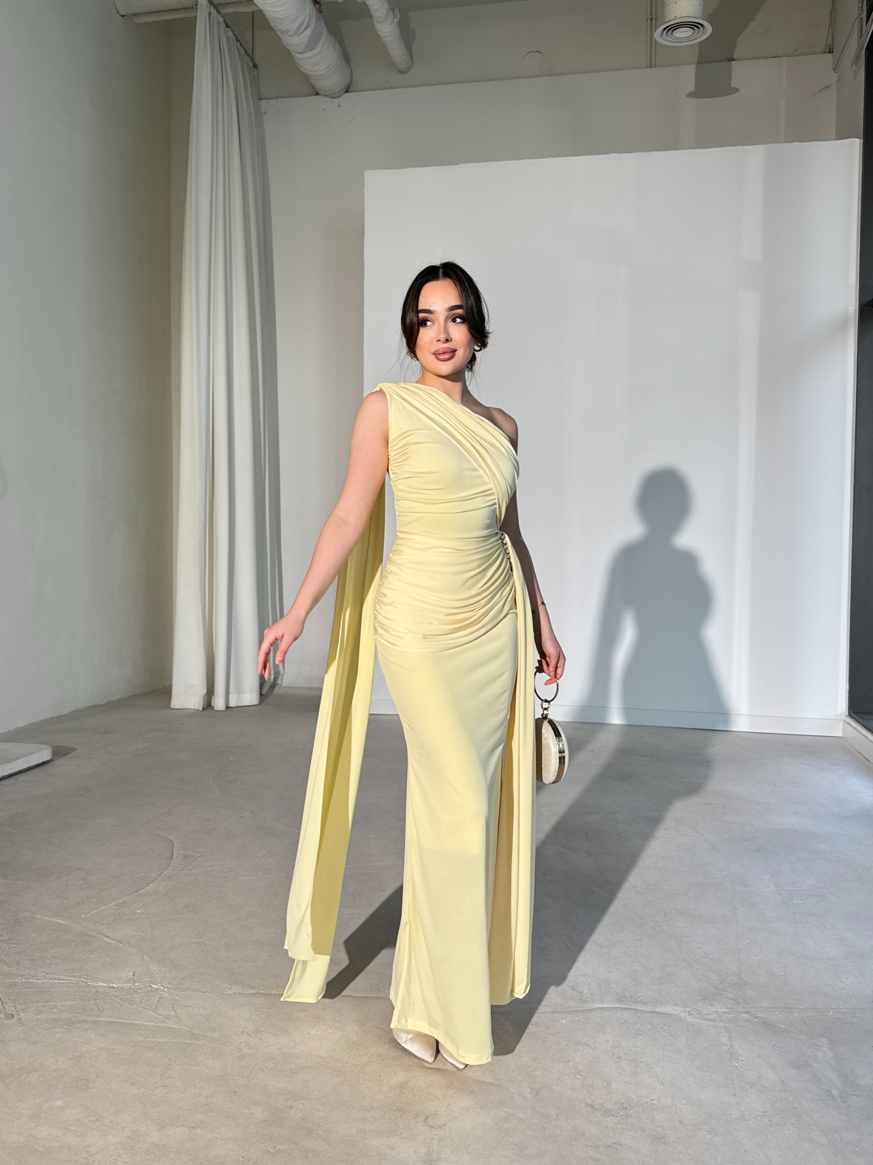 Vennesa - One-Shoulder Draped Maxi Dress with Integrated Cape and Brooch