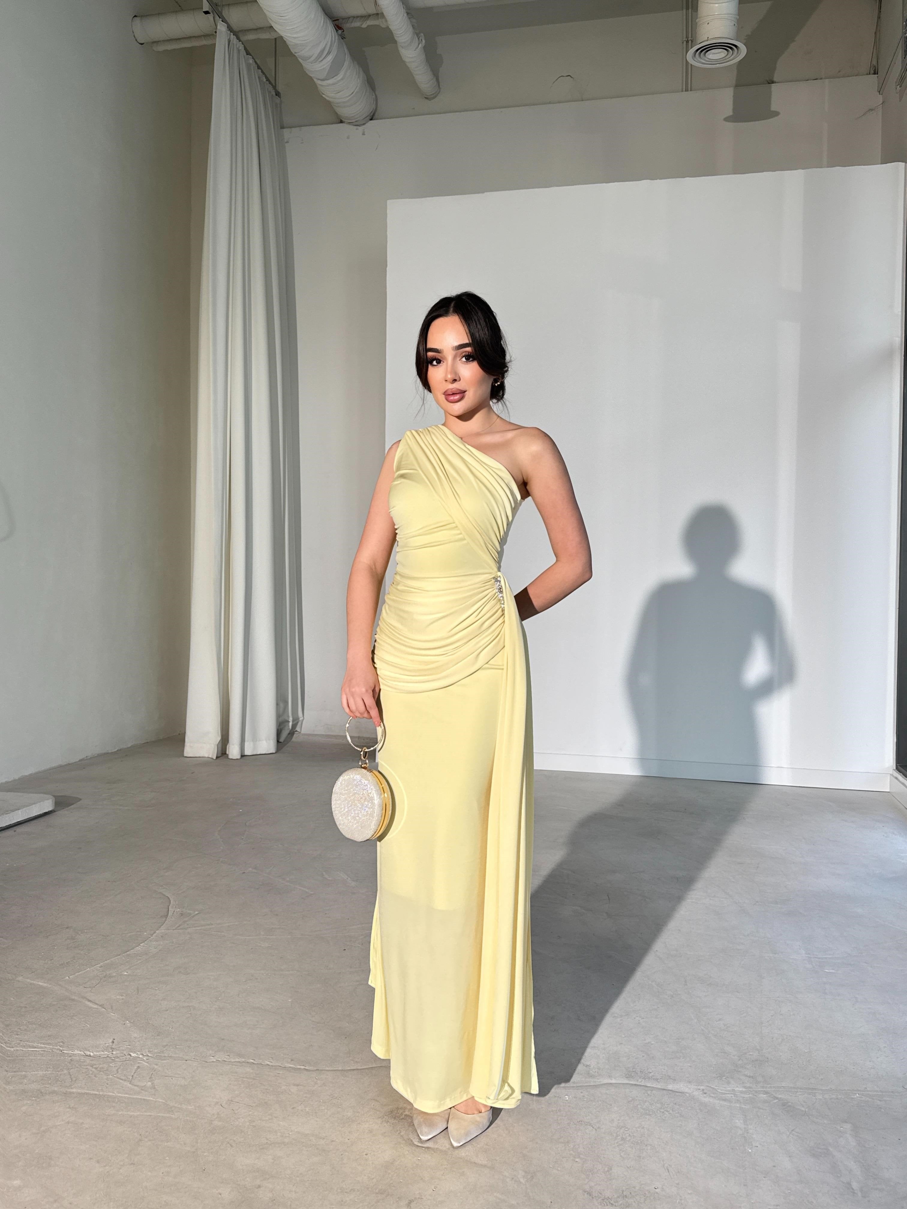 Vennesa - One-Shoulder Draped Maxi Dress with Integrated Cape and Brooch
