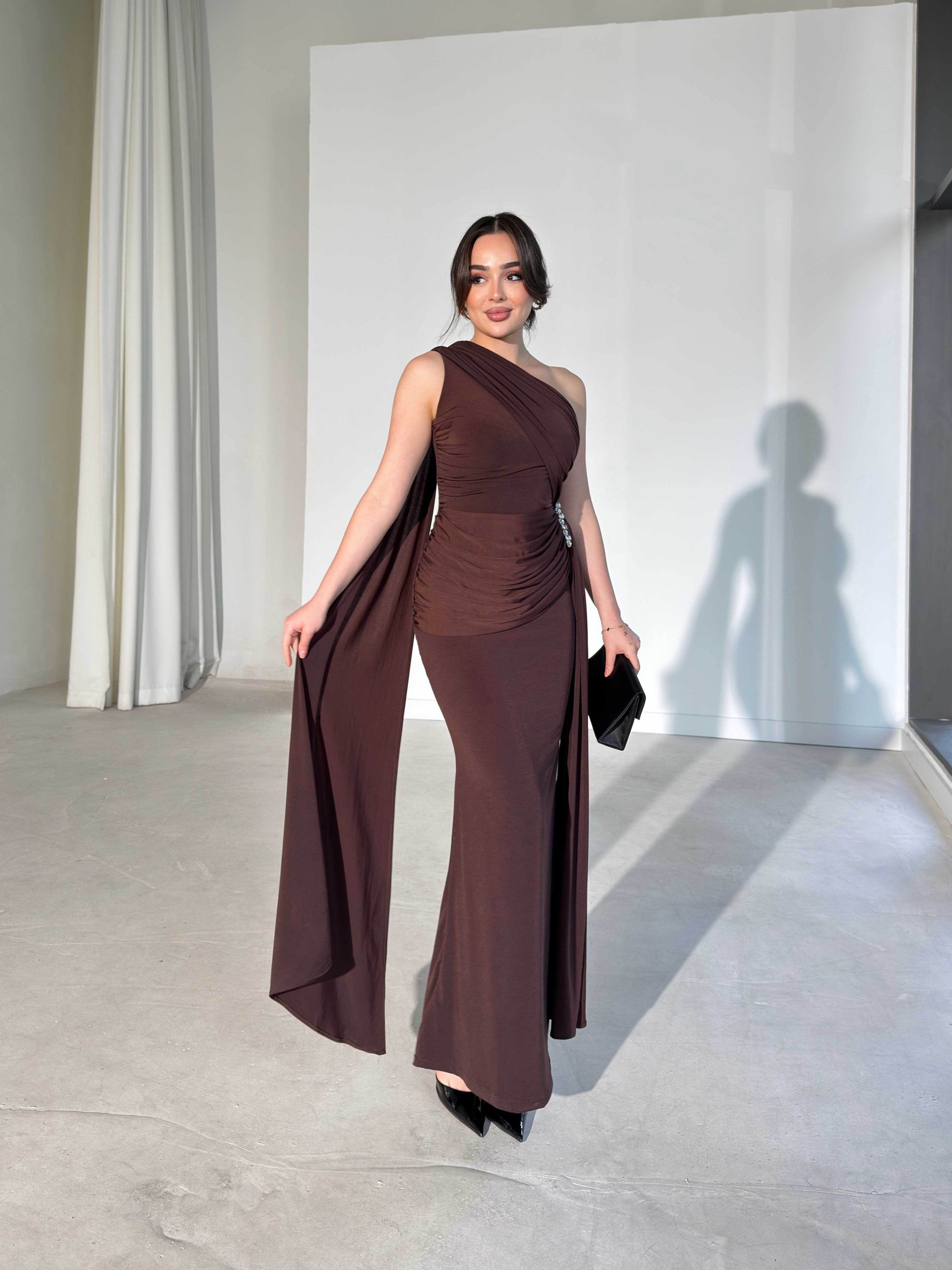 Vennesa - One-Shoulder Draped Maxi Dress with Integrated Cape and Brooch